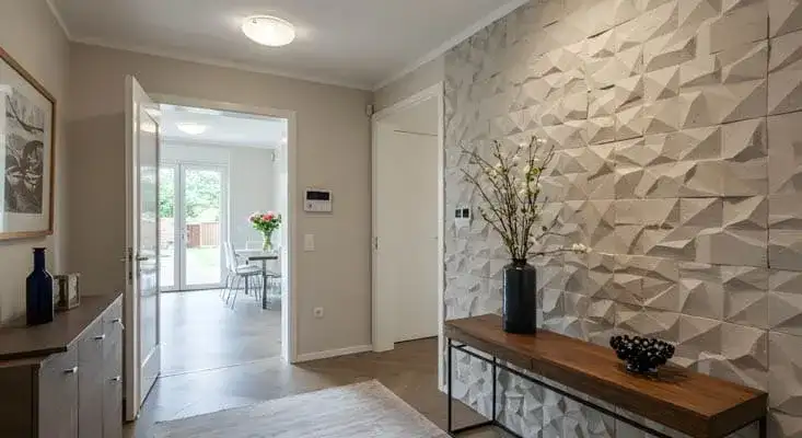 Entrada De Uma Casa Com Parede Em Relevo